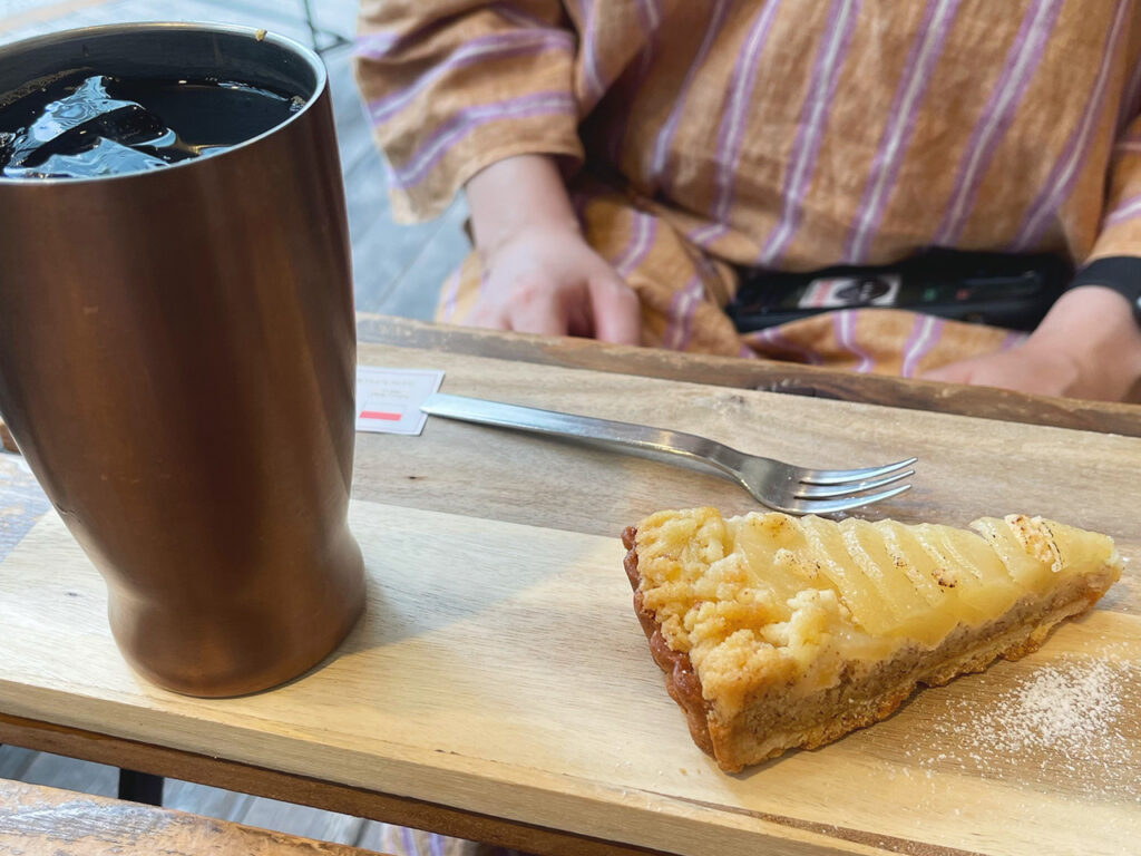 珈琲や 三鷹工房 で愛犬と一緒にコーヒーを嗜んできました。ケーキとの相性もバッチリで美味しかった！