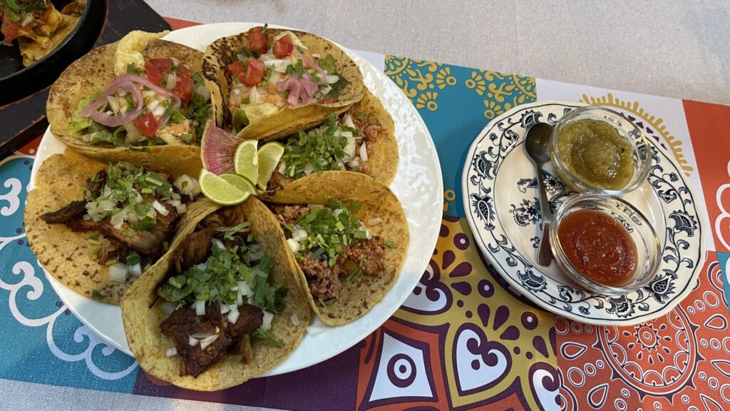 【Tacos Mercado】で激ウマなタコスを食べてきた！テラス席＆駐車場もあるよ！